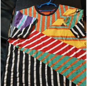 Mutli-Color Stripe Black Pyramid Short Sleeve T-Shirt Men's Size L